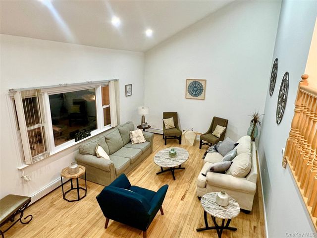 14 Rdean Place, Middletown, NY 10940