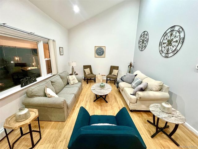 14 Rdean Place, Middletown, NY 10940