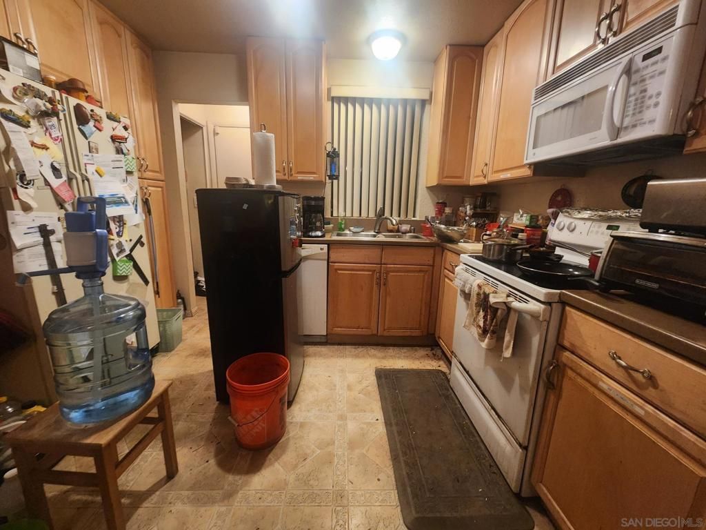 Image 3 of property listing at 6197 Daisy Pl, San Diego, CA 92114