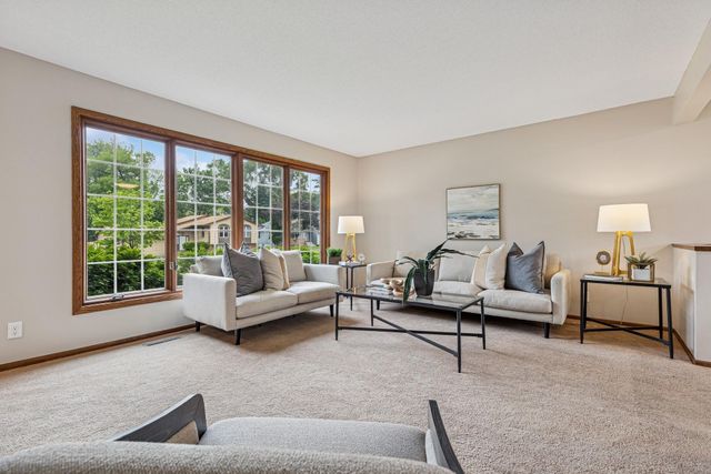 1260 Burke Avenue W, Roseville, MN 55113