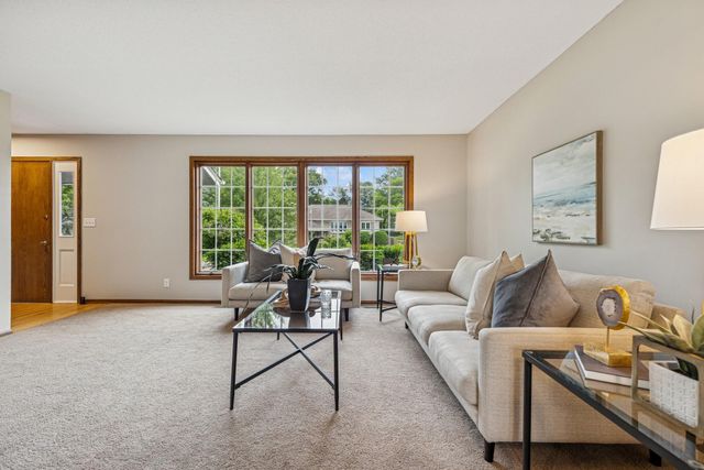 1260 Burke Avenue W, Roseville, MN 55113