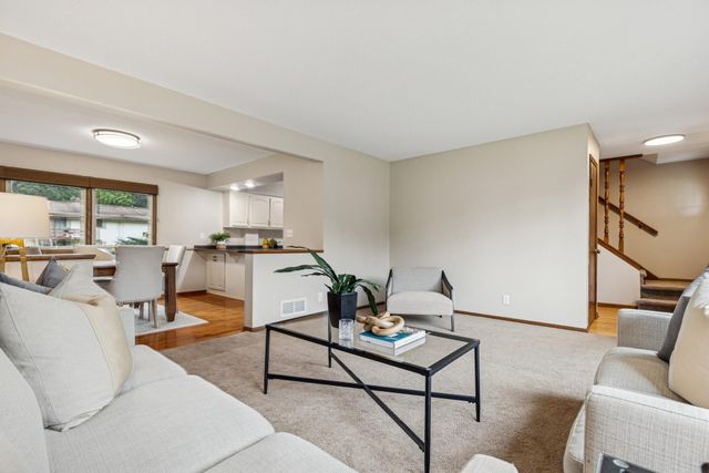 1260 Burke Avenue W, Roseville, MN 55113