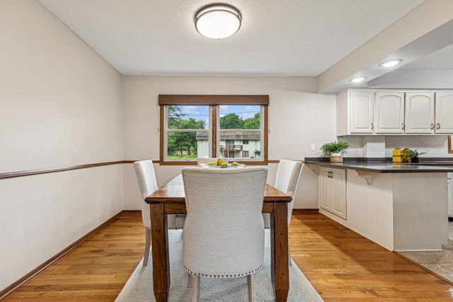 1260 Burke Avenue W, Roseville, MN 55113