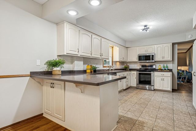 1260 Burke Avenue W, Roseville, MN 55113
