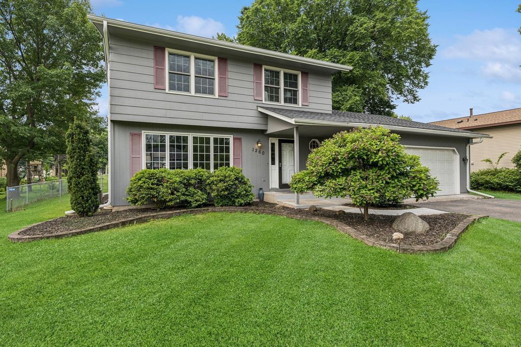 1260 Burke Avenue W, Roseville, MN 55113