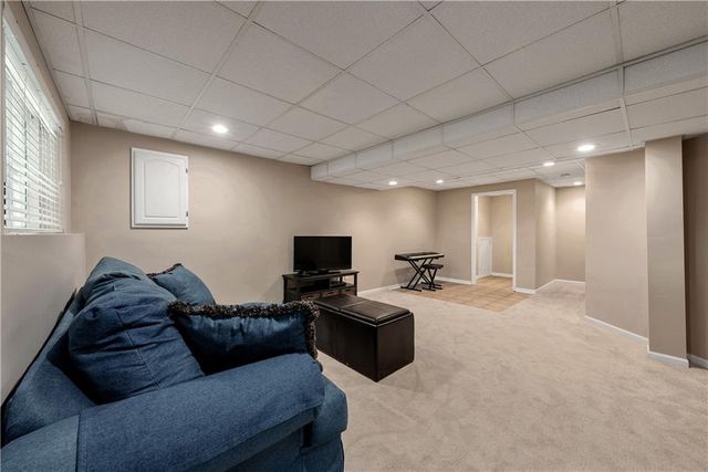 5901 W 153rd Street, Overland Park, KS 66223