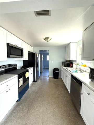 801 E 2ND STREET, Englewood, FL 34223