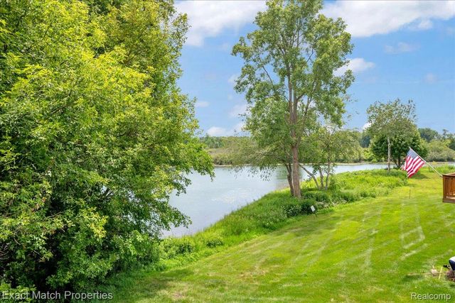 971 Sloane Court 4, White Lake Charter Township, MI 48386