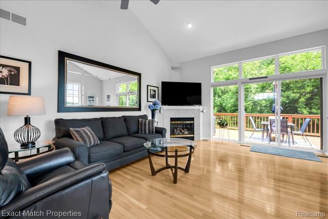 971 Sloane Court 4, White Lake Charter Township, MI 48386