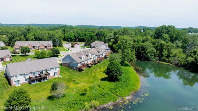 971 Sloane Court 4, White Lake Charter Township, MI 48386