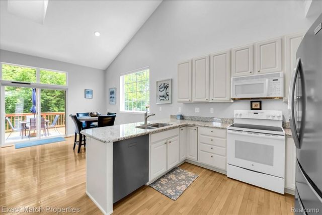 971 Sloane Court 4, White Lake Charter Township, MI 48386