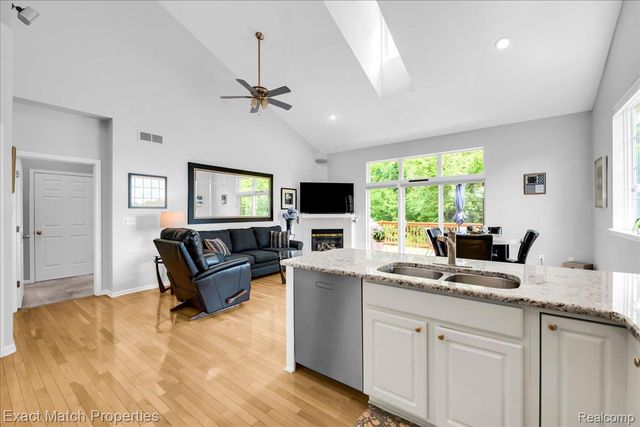 971 Sloane Court 4, White Lake Charter Township, MI 48386