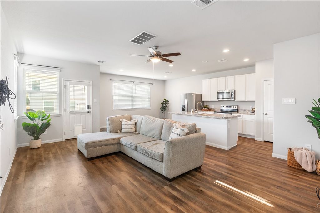 1425 Desire Lane, Bryan, TX 77803 — photo 2