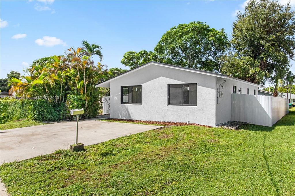 205 NW 7th Ave, Dania Beach, FL 33004