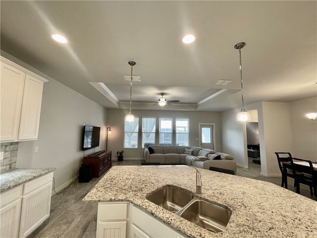 145 Highwood Dr, Rockport, TX 78382