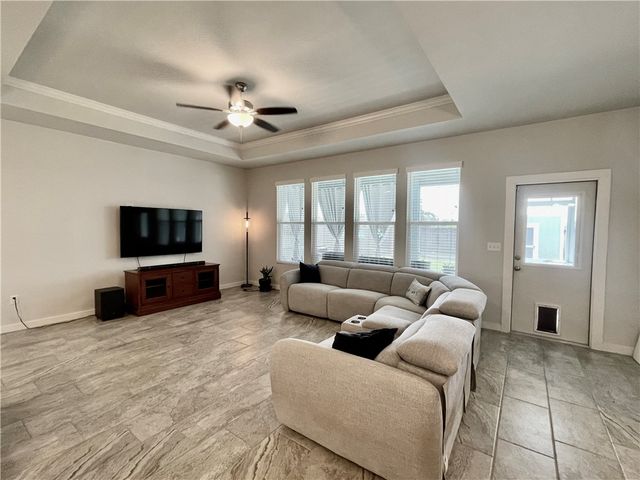 145 Highwood Dr, Rockport, TX 78382