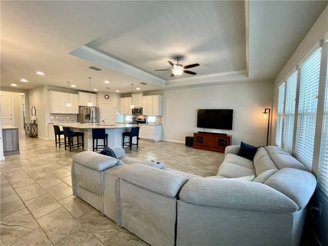 145 Highwood Dr, Rockport, TX 78382