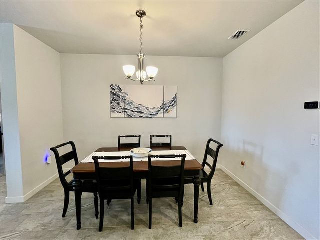 145 Highwood Dr, Rockport, TX 78382