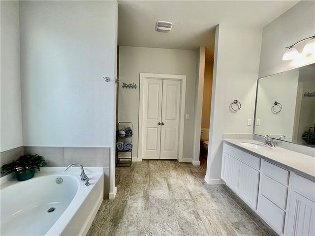 145 Highwood Dr, Rockport, TX 78382