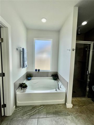 145 Highwood Dr, Rockport, TX 78382