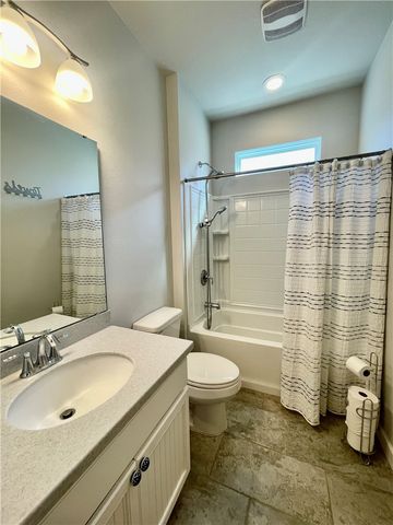 145 Highwood Dr, Rockport, TX 78382