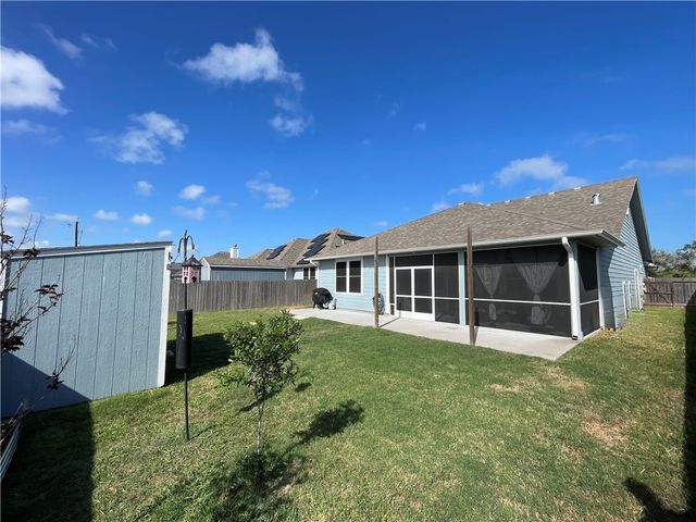 145 Highwood Dr, Rockport, TX 78382