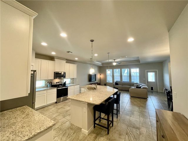 145 Highwood Dr, Rockport, TX 78382