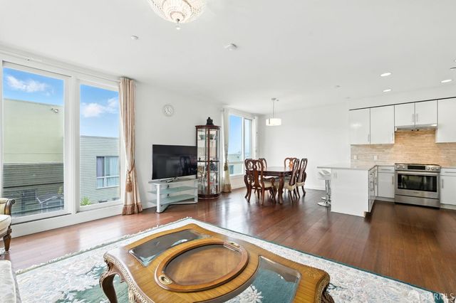 50 Jerrold Avenue 215, San Francisco, CA 94124