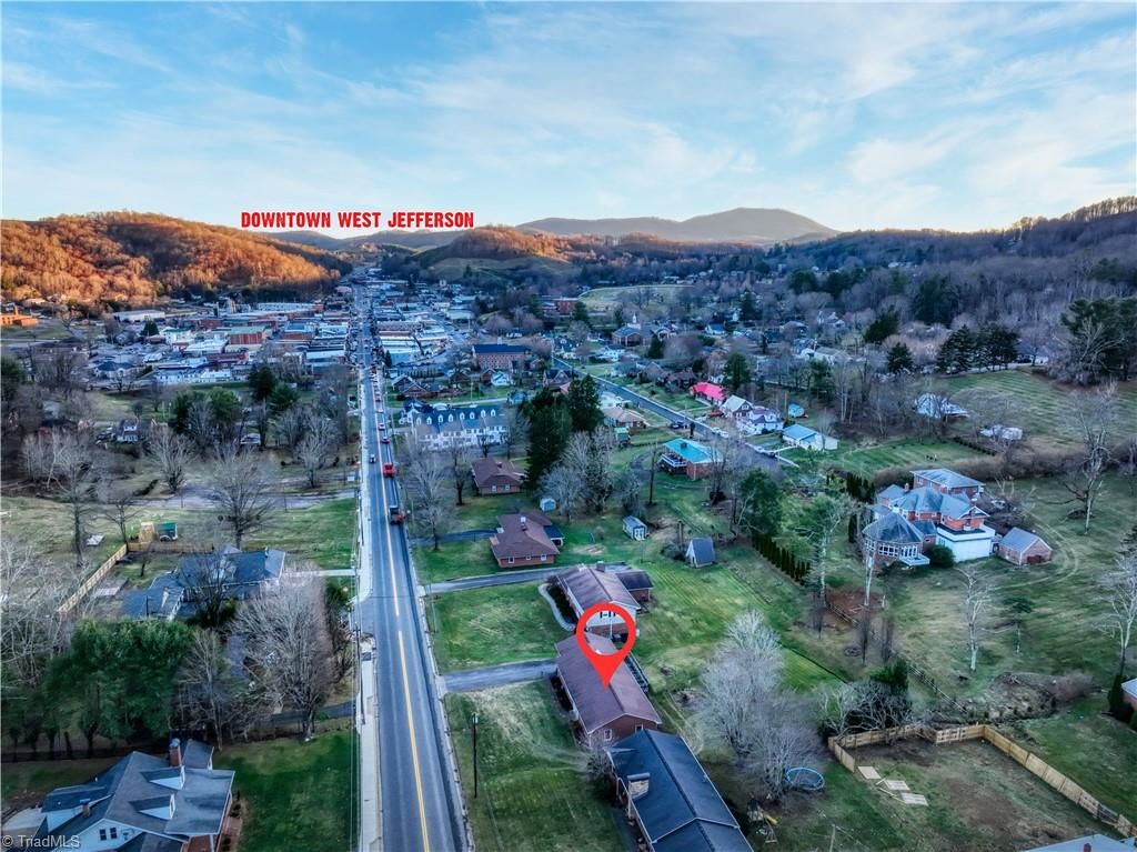 503 N Jefferson Avenue, West Jefferson, NC 28694