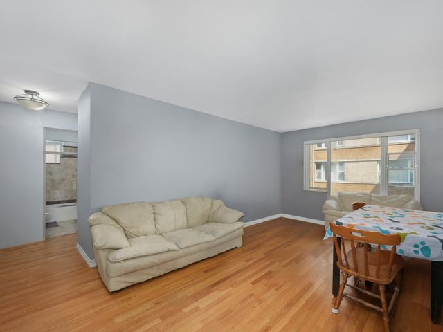 2424 W Estes Avenue 3B, Chicago, IL 60645