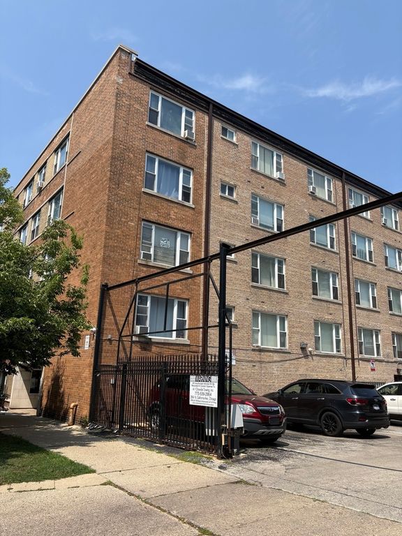 2424 W Estes Avenue 3B, Chicago, IL 60645