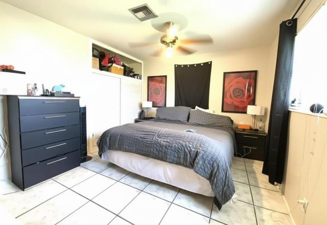 2894 SE 1st Place, Boynton Beach, FL 33435