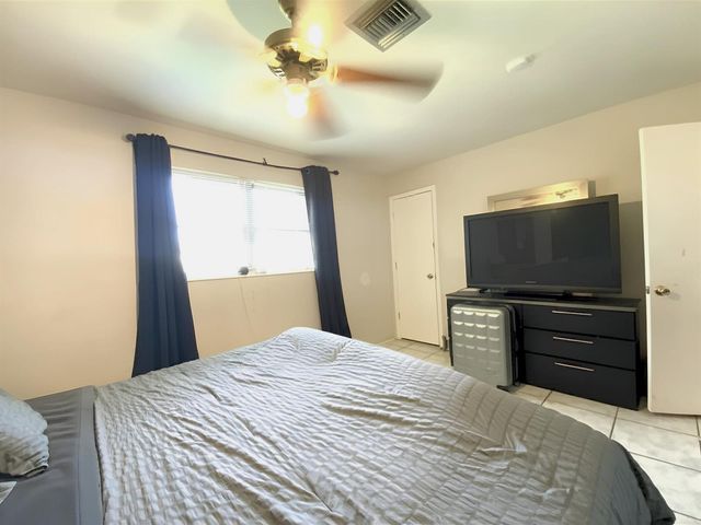 2894 SE 1st Place, Boynton Beach, FL 33435