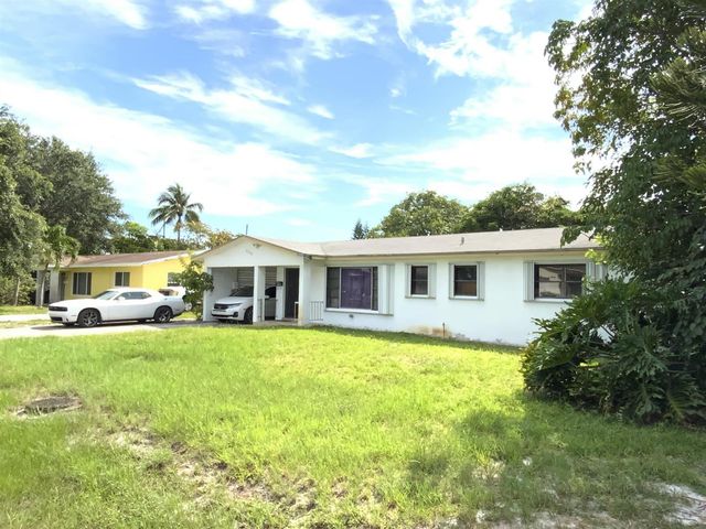 2894 SE 1st Place, Boynton Beach, FL 33435