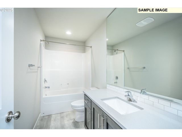 956 Ne SAGEBRUSH Dr, Estacada, OR 97023