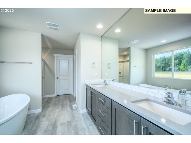 956 Ne SAGEBRUSH Dr, Estacada, OR 97023