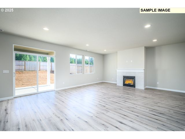 956 Ne SAGEBRUSH Dr, Estacada, OR 97023