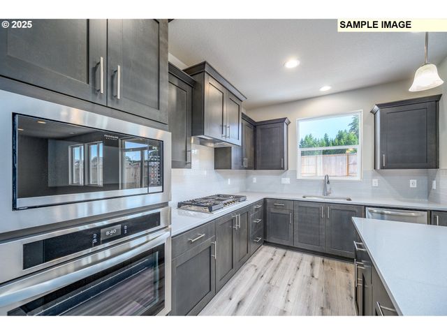 956 Ne SAGEBRUSH Dr, Estacada, OR 97023