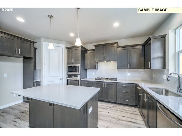 956 Ne SAGEBRUSH Dr, Estacada, OR 97023