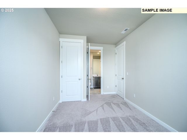 956 Ne SAGEBRUSH Dr, Estacada, OR 97023