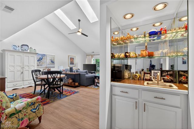 858 Sutton Place, Akron, OH 44313