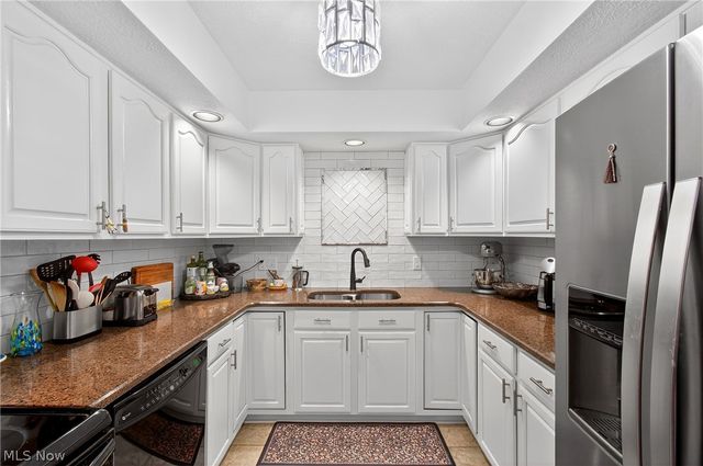 858 Sutton Place, Akron, OH 44313