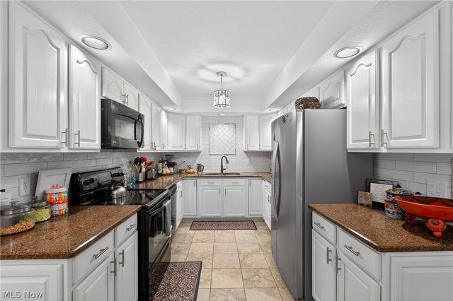 858 Sutton Place, Akron, OH 44313