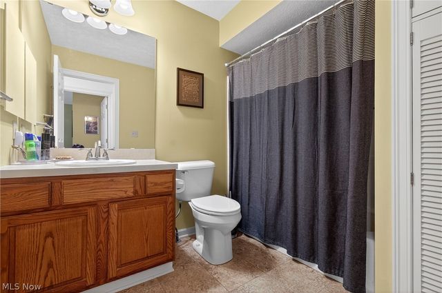 858 Sutton Place, Akron, OH 44313