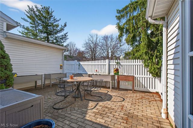 858 Sutton Place, Akron, OH 44313