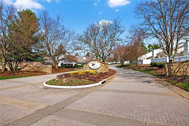 858 Sutton Place, Akron, OH 44313