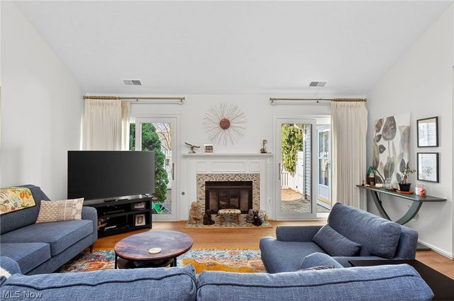 858 Sutton Place, Akron, OH 44313