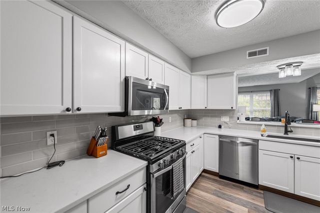13913 Woodcroft, North Royalton, OH 44133