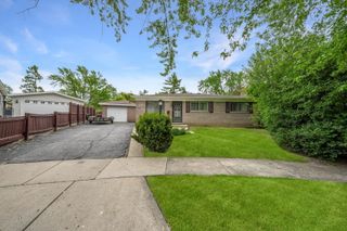 602 Bluff Court, Streamwood, IL 60107