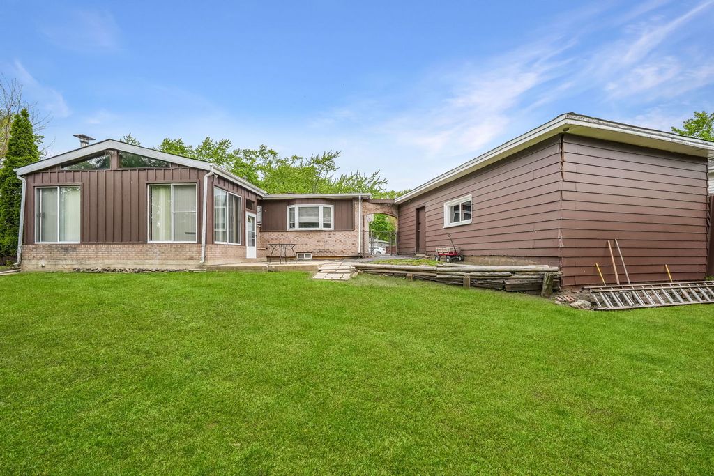 Image 23 of property listing at 602 Bluff Court, Streamwood, IL 60107